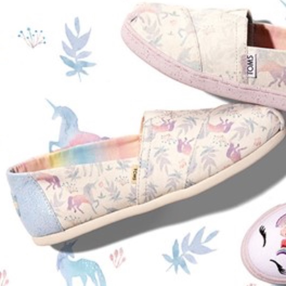 NWT TOMS Rainbow Watercolor Unicorn Classics